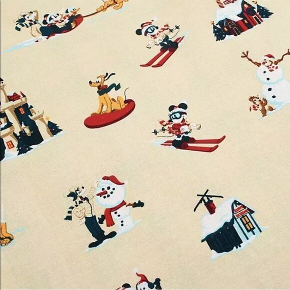 Disney Mickey And Friends Christmas Holiday Lodge Table Runner NWT - Picture 3 of 8